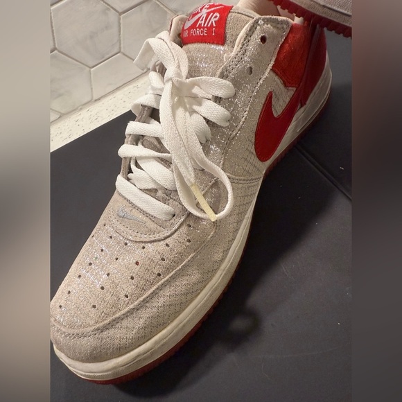 Nike Air Force 1 Low Premium Christmas Sneakers Vintage Size 10.5 Red Silver - Picture 2 of 16